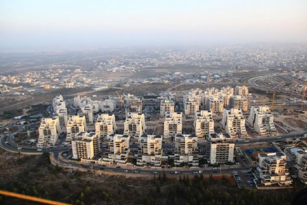 פעמוני החורש, צור יצחק